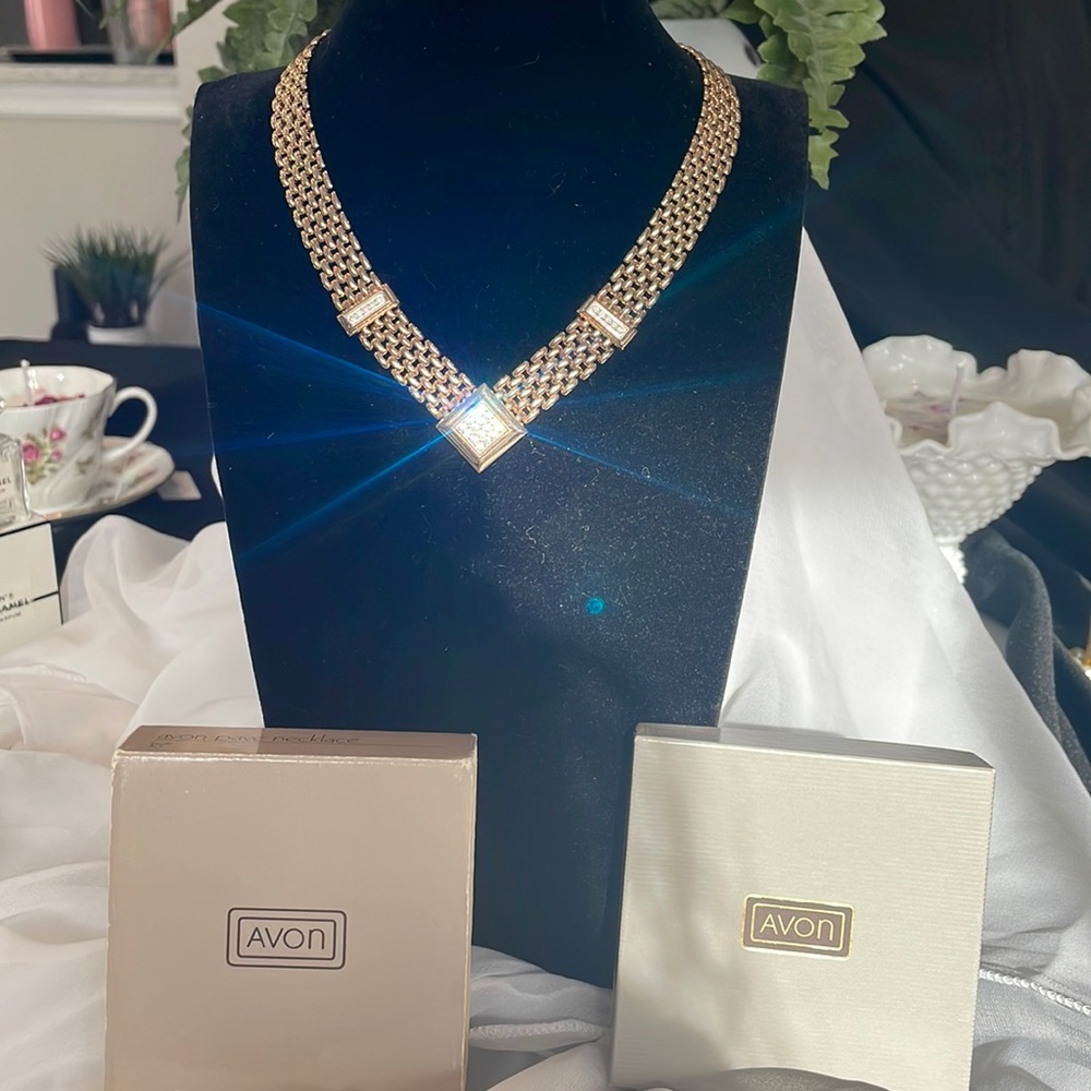 Vintage Avon gold tone v necklace with rhinestones